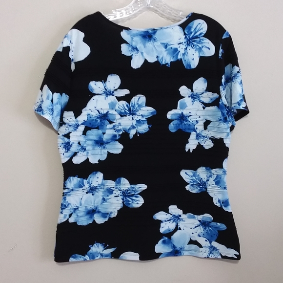 ~~ON HOLD ~~ Calvin Klein Floral Short Sleeve Top - Picture 2 of 6